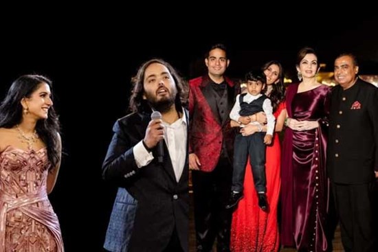 Điều ít biết về tiệc cưới con trai tỷ phú giàu nhất châu Á: Từ buổi biểu diễn của Rihanna đến loạt quy tắc trang phục dài 9 trang giấy