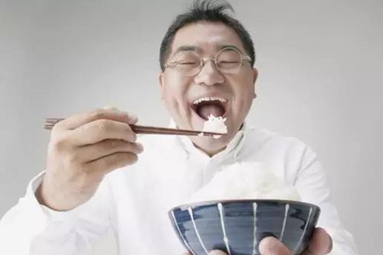 Người đàn ông U54 mỗi ngày chỉ ăn rau không cơm, sau 6 tháng đường huyết thay đổi