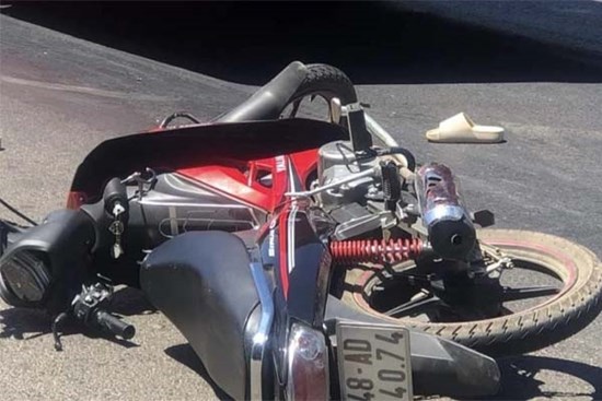 Xe khách Phương Trang vượt ẩu va chạm với xe máy làm 2 học sinh tử vong