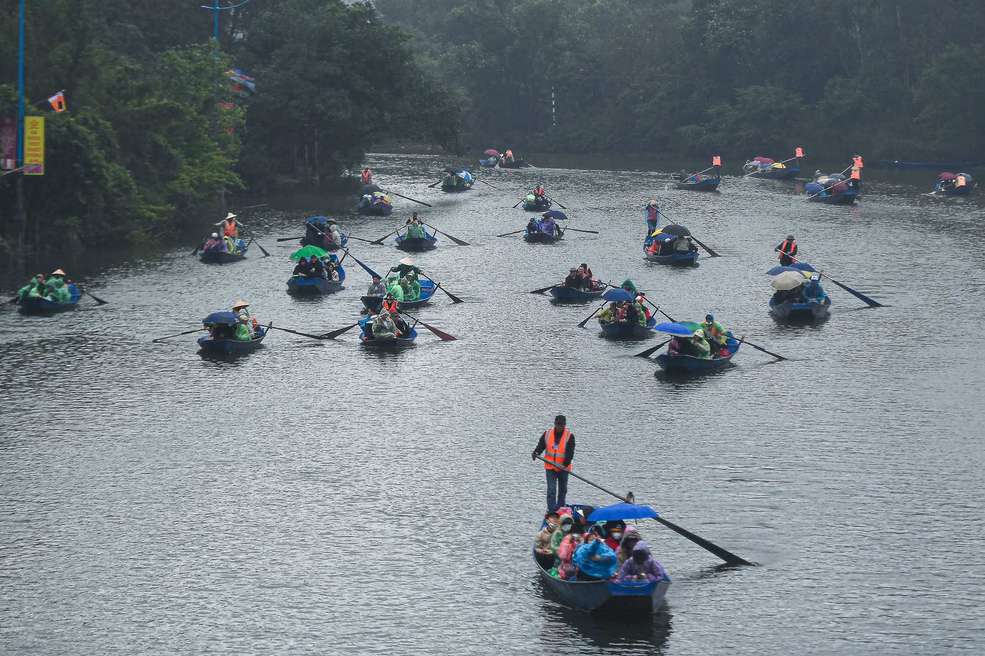 Chùa Hương tăng giá vé, khách phàn nàn có tiền triệu mới dám đi lễ chùa-8