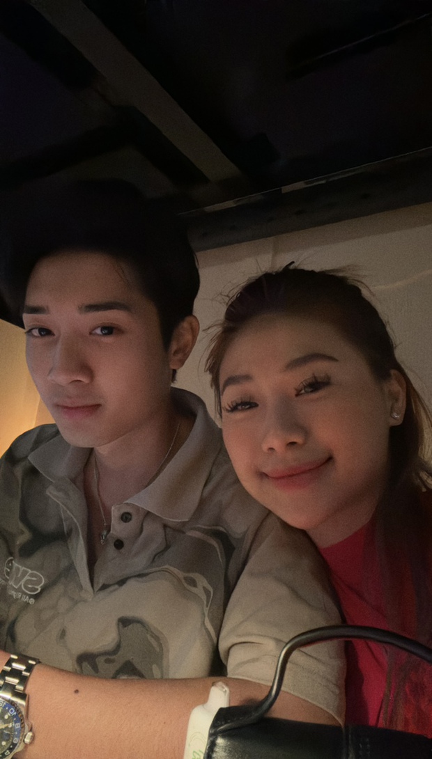 Bạn trai hot girl TDDC Phạm Như Phương và anh em sinh đôi khiến dân tình lọt hố: Trên live đẹp nức nở, đời thường còn mê hơn!-1