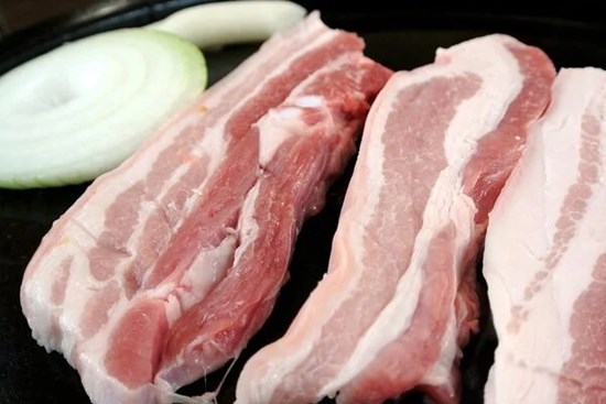 Khi mua thịt nên chọn heo đực hay heo cái?