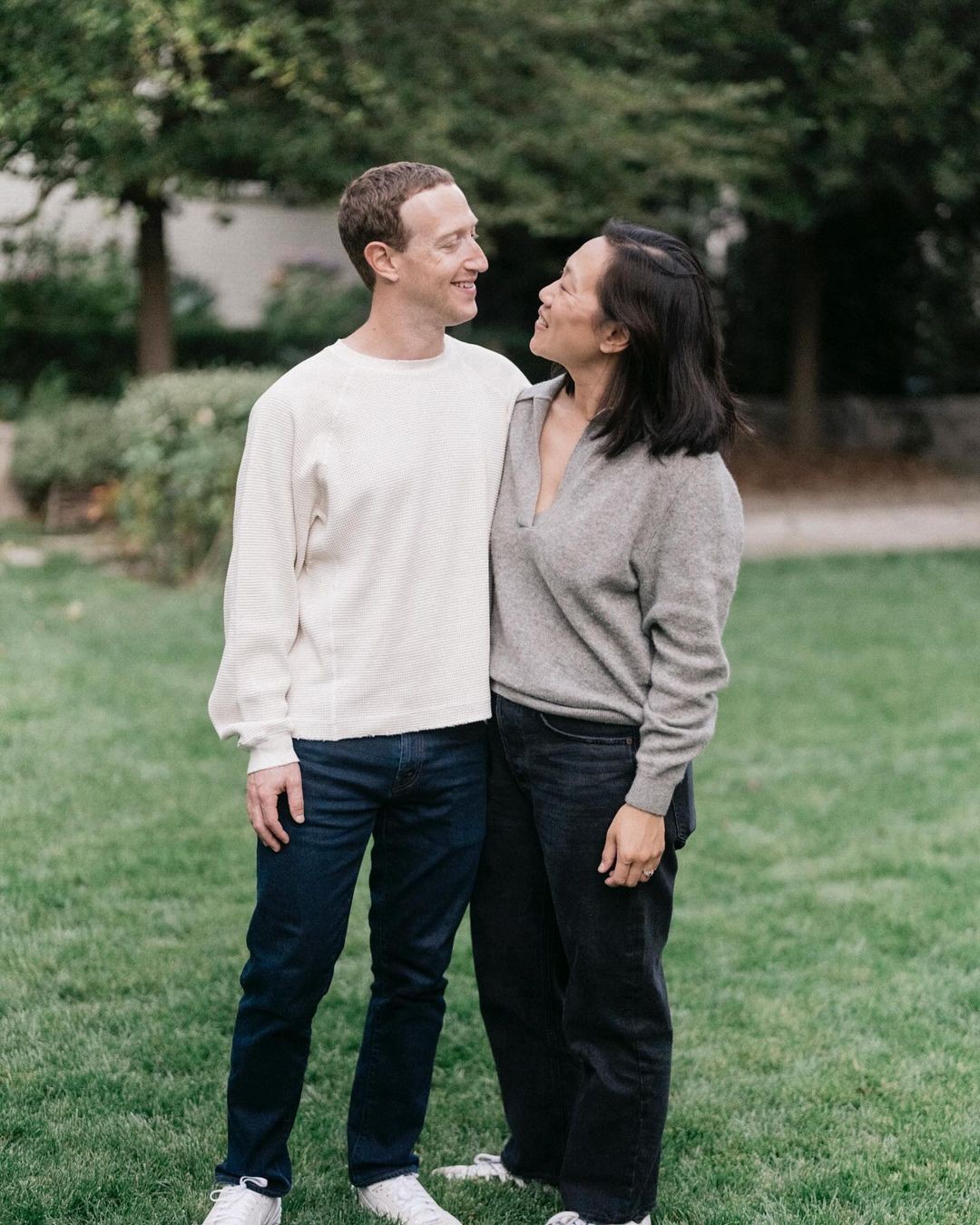 Ông chủ Facebook Mark Zuckerberg và vợ gây chú ý ở tiệc cưới 120 triệu USD-8