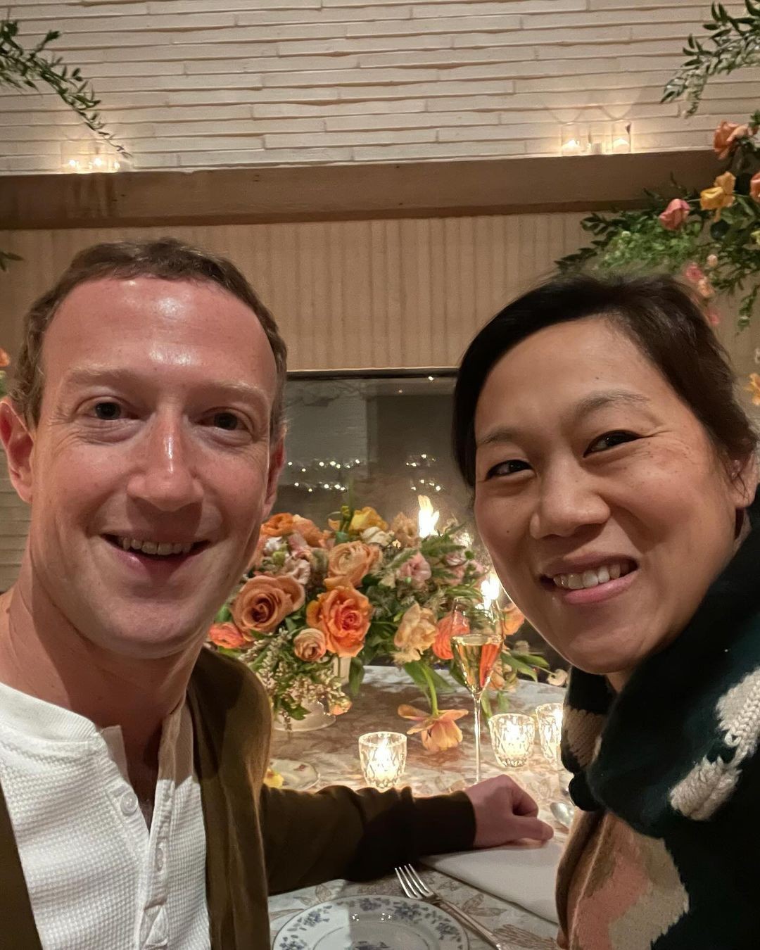 Ông chủ Facebook Mark Zuckerberg và vợ gây chú ý ở tiệc cưới 120 triệu USD-10
