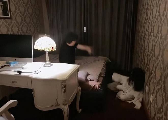 Ông bố hoảng loạn giữa đêm vì trò đùa nghịch ngợm của con gái, camera ghi lại khiến nhiều người chịu thua”-4