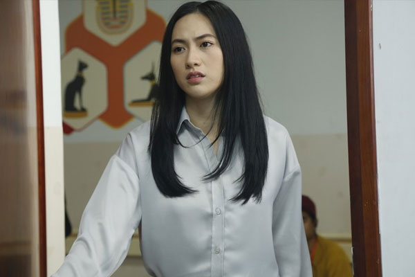 Người vợ cùng bạn thân vào khách sạn, mở cửa ra choáng váng với cảnh bên trong-1