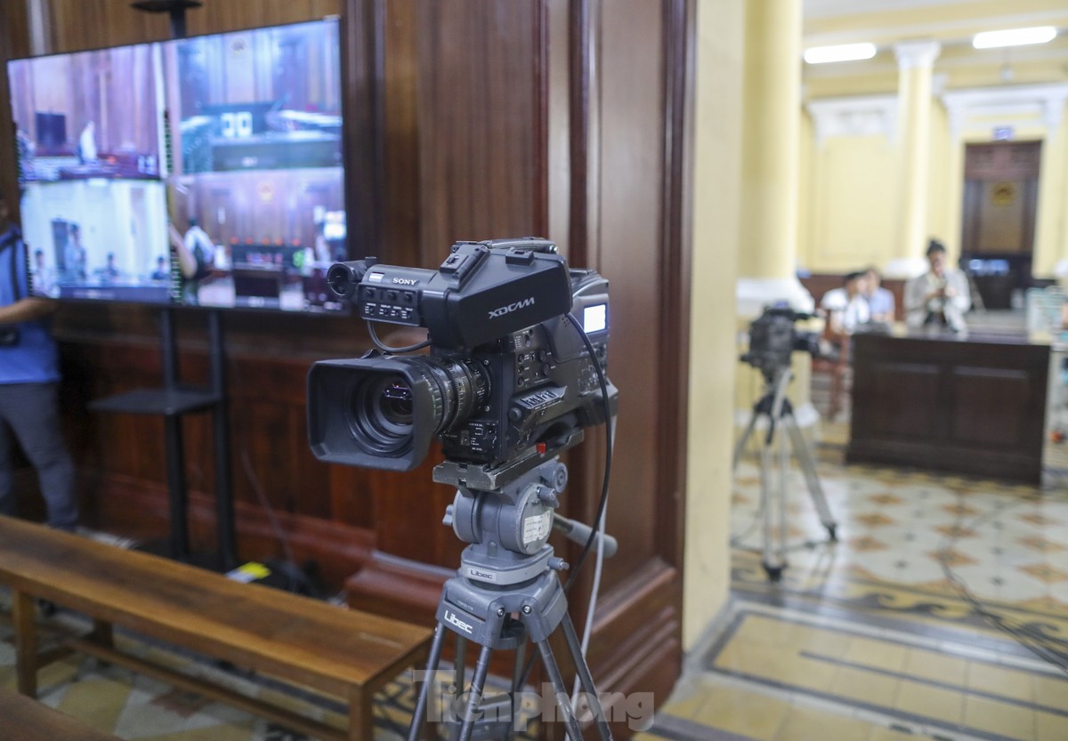 An ninh siết chặt phiên tòa vụ Vạn Thịnh Phát-8