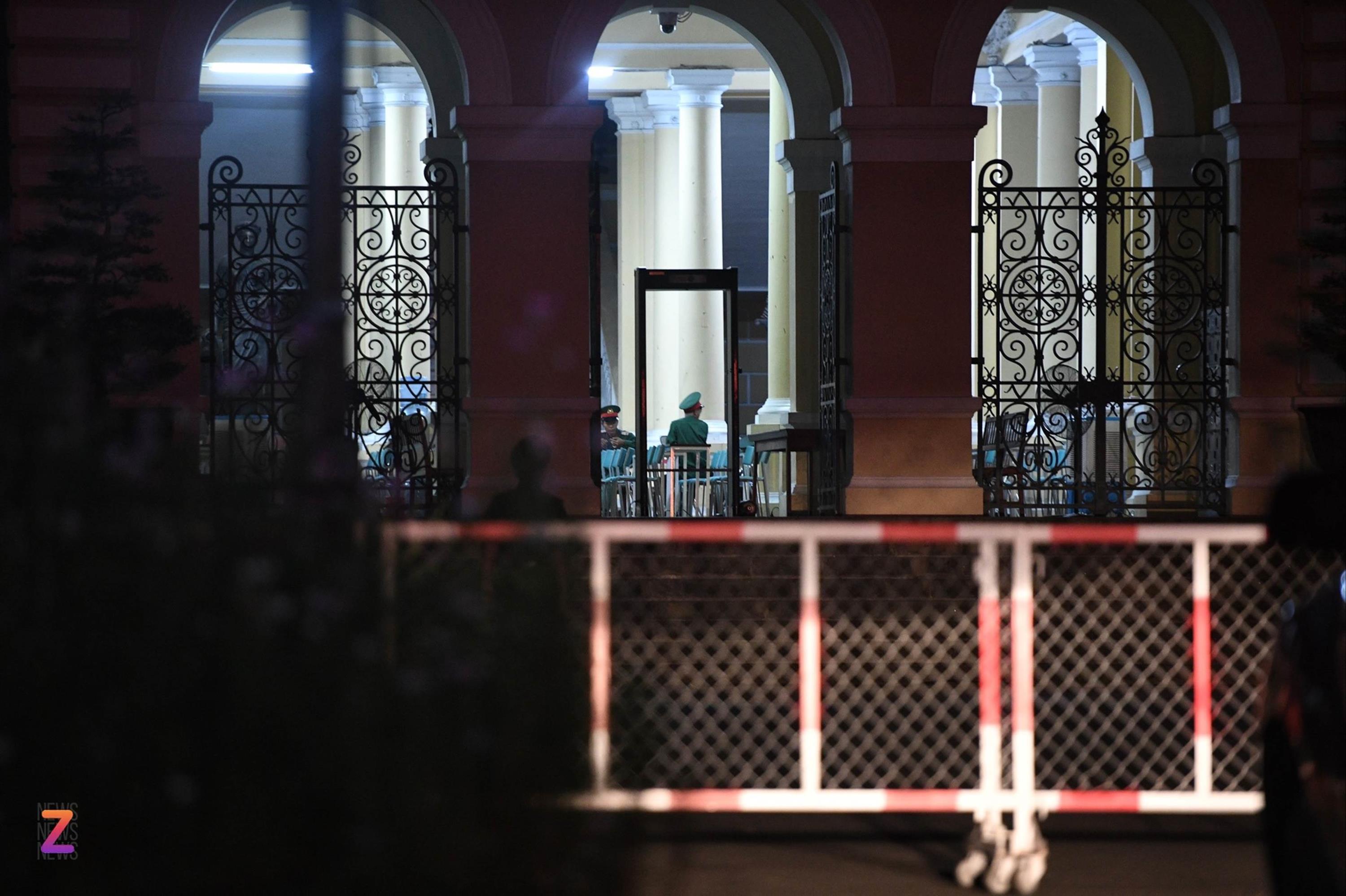 Đoàn xe dẫn giải các bị cáo liên quan vụ Vạn Thịnh Phát đến tòa-7