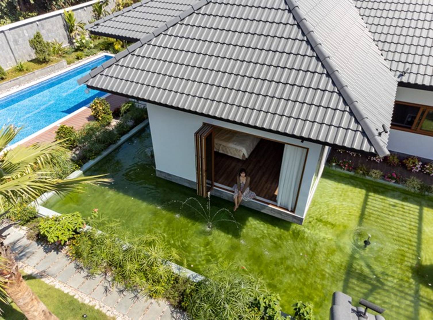 Nhà vườn Tây Ninh thiết kế phòng ngủ đặc biệt lửng lơ trên mặt nước-1