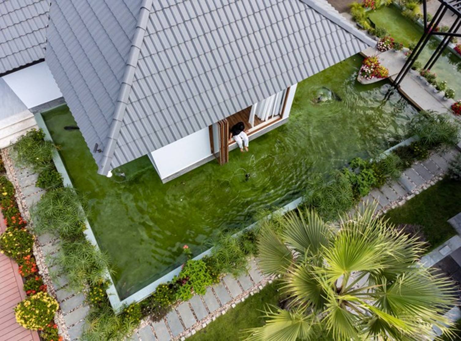 Nhà vườn Tây Ninh thiết kế phòng ngủ đặc biệt lửng lơ trên mặt nước-7