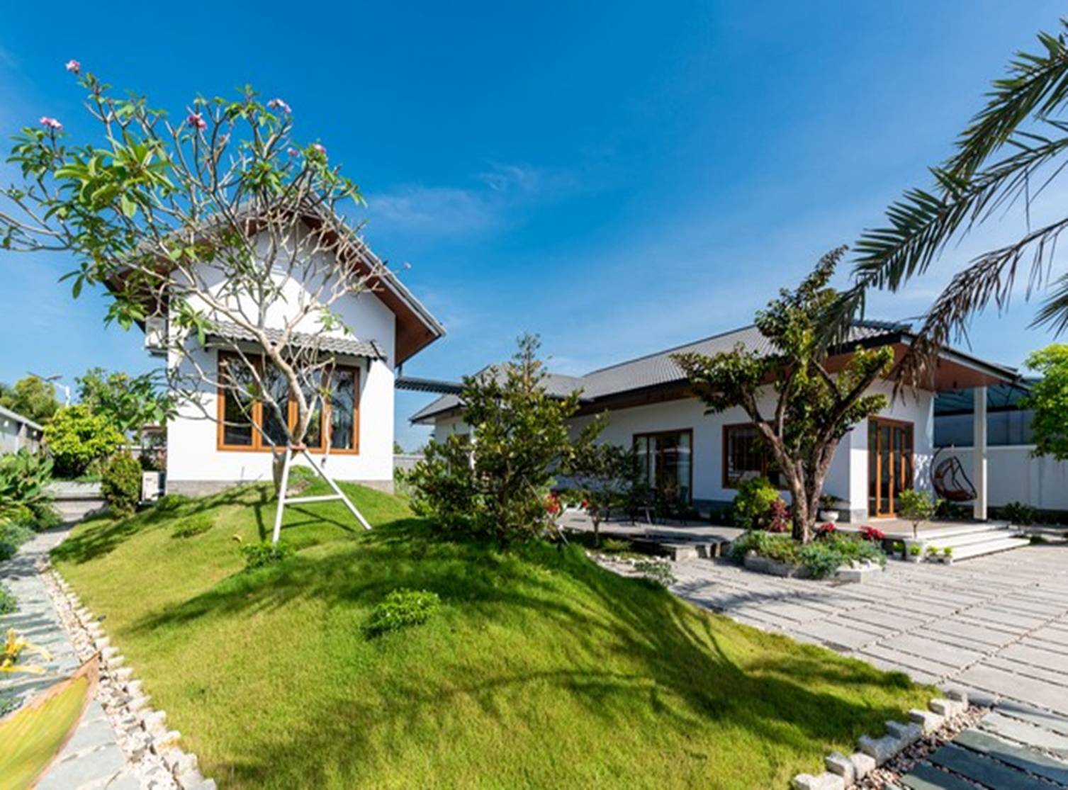 Nhà vườn Tây Ninh thiết kế phòng ngủ đặc biệt lửng lơ trên mặt nước-11