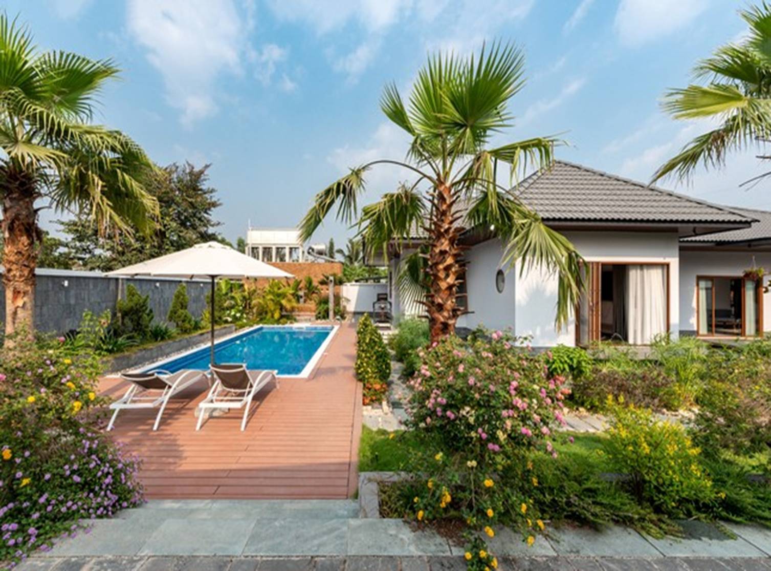 Nhà vườn Tây Ninh thiết kế phòng ngủ đặc biệt lửng lơ trên mặt nước-13