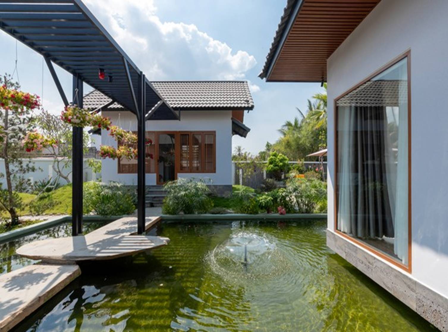 Nhà vườn Tây Ninh thiết kế phòng ngủ đặc biệt lửng lơ trên mặt nước-14