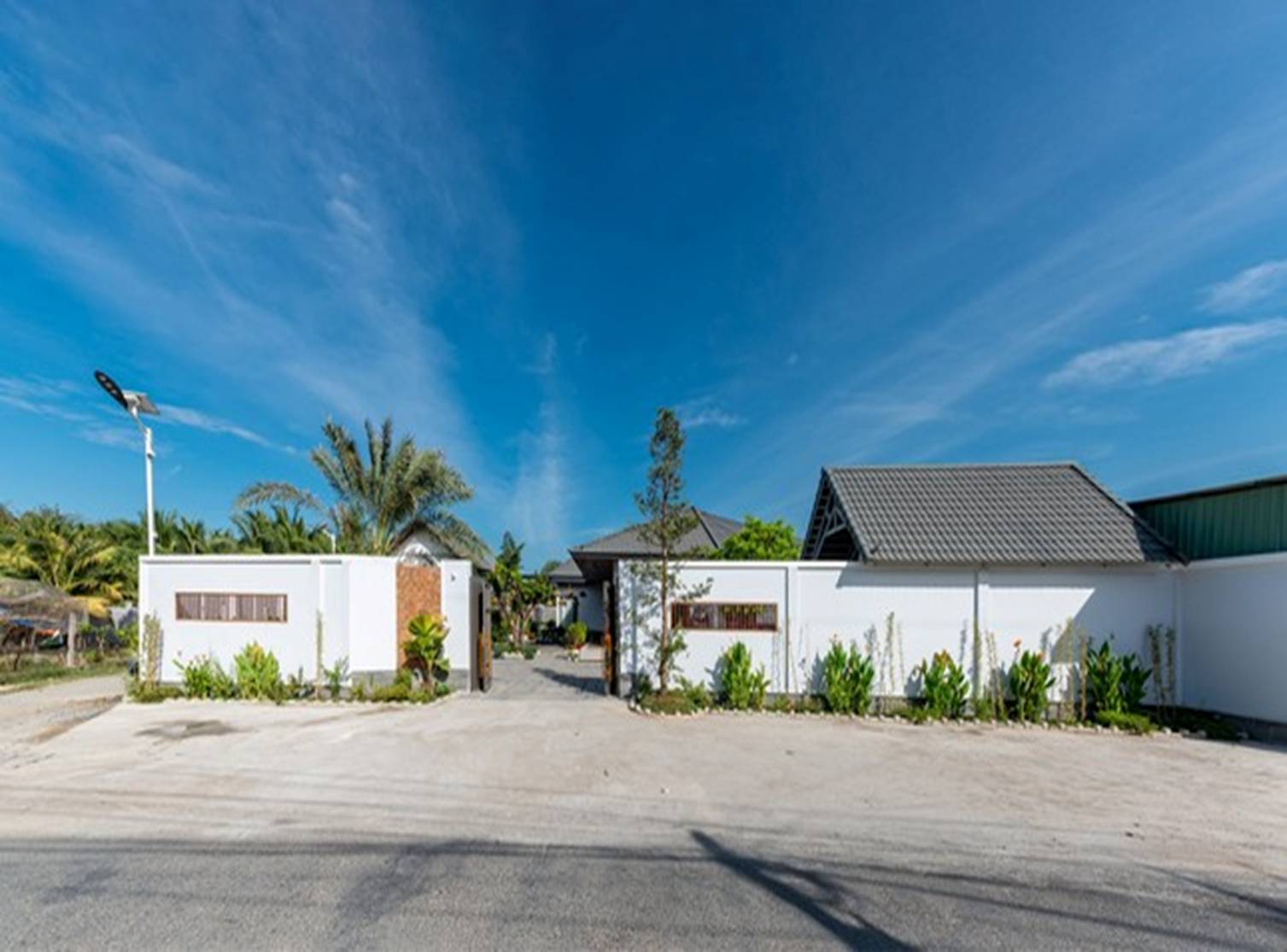 Nhà vườn Tây Ninh thiết kế phòng ngủ đặc biệt lửng lơ trên mặt nước-16