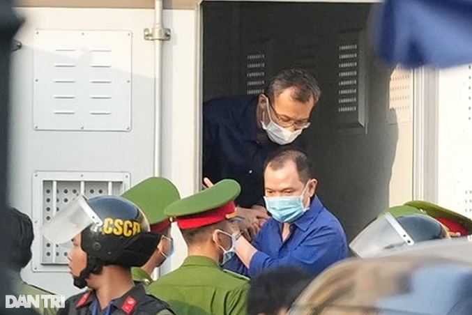 Bị cáo Nguyễn Cao Trí xin vắng mặt trong một số ngày xét xử-13