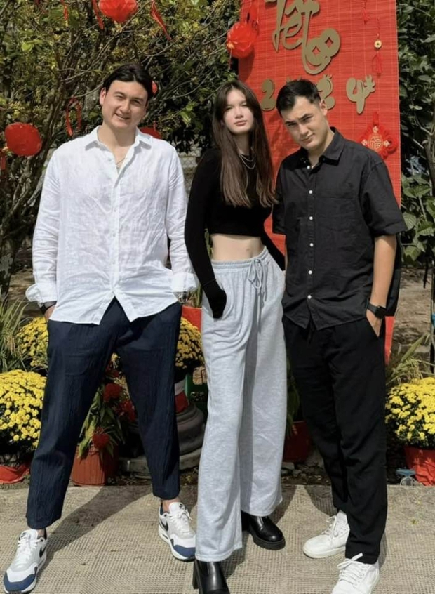 Nữ PT nóng bỏng hẹn hò thủ môn điển trai nhất tuyển Việt Nam, khéo léo thế nào mà khiến cả em chồng tương lai quấn quýt không rời-3