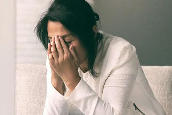 Được mẹ chồng chăm ở cữ mà tôi hoảng loạn, nhất là khi thấy bà ôm cháu lảo đảo muốn ngã-2