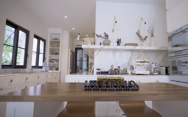 Bà hoàng Hermes tiếp tục đập hộp dinh thự rộng gần 750m2 ở Singapore: Riêng phòng tắm và nhà bếp được ốp đá cẩm thạch quý hiếm-8