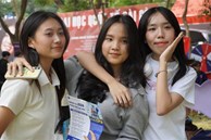 Phụ huynh lo học phí đại học ngày càng tăng, con học xong chạy xe ôm