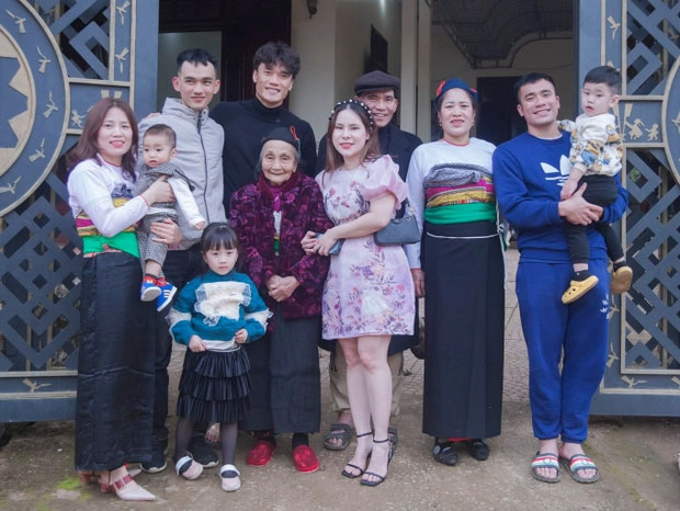 Chạnh lòng khi nghe cháu trai Bùi Tiến Dũng gọi: Nội ơi, sao ông nội bay lên trời?-2