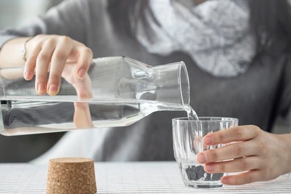 Uống một cốc nước ấm vào khung giờ này còn tốt ngang thuốc bổ tim, chăm chỉ làm còn có da căng bóng!-1