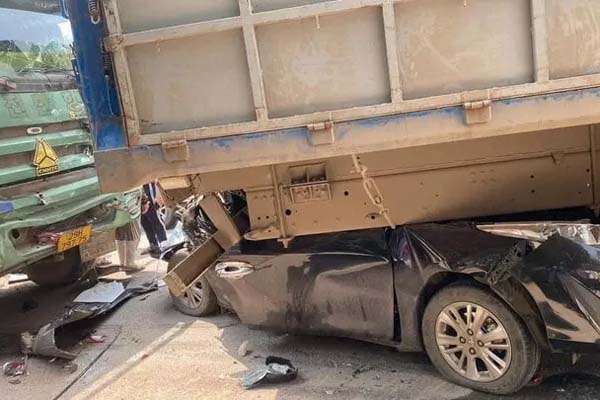 2 người đàn ông đi tập thể dục bị xe tải tông tử vong-2