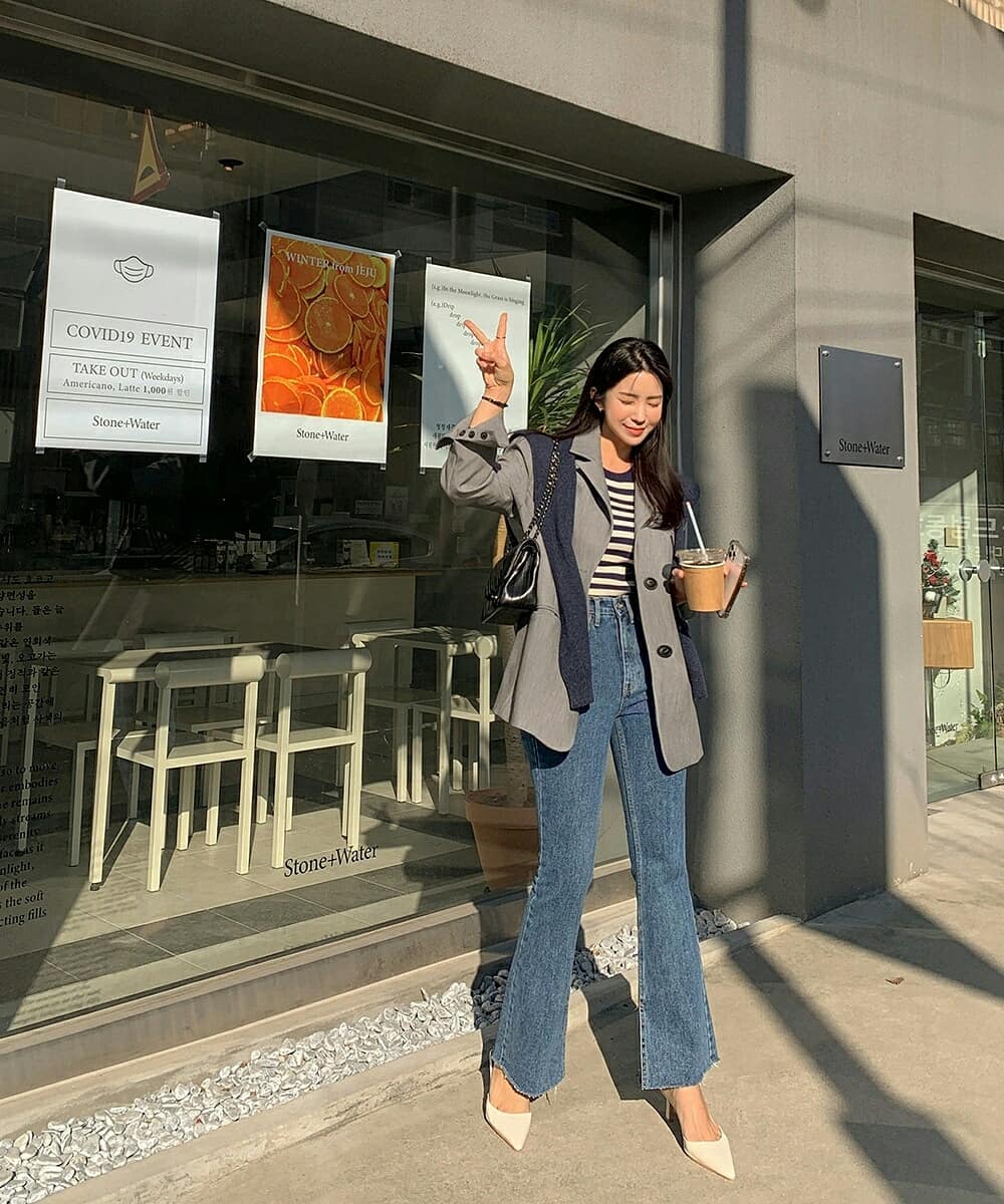 Quần jeans ống loe đang hot không kém quần ống rộng và 4 cách mặc sành điệu, siêu tôn dáng-5