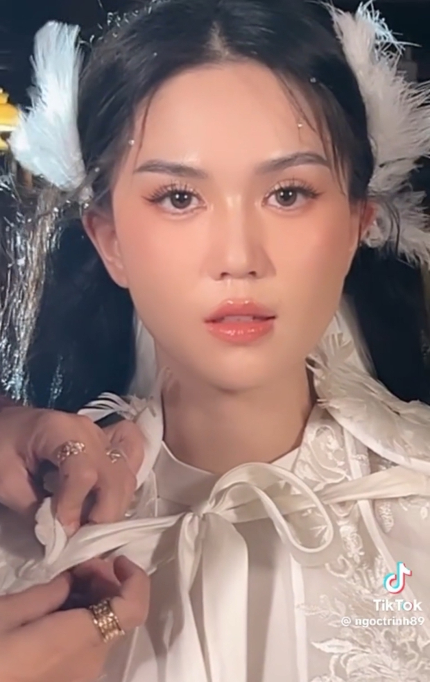 Ngọc Trinh lộ diện với nhan sắc lạ lẫm hậu biến cố, netizen bàn tán vì chi tiết khó tin - Ảnh 3. Ngọc Trinh lộ diện với nhan sắc lạ lẫm hậu biến cố, netizen bàn tán vì chi tiết khó tin-1