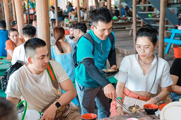 Chưa nghỉ lễ đã cháy tour du thuyền vịnh Hạ Long-4