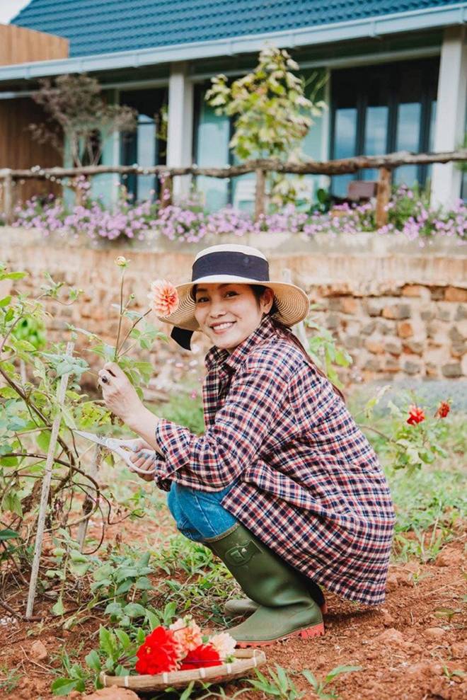 Nữ ca sĩ 8X nay thành nông dân, sống trong cơ ngơi xinh đẹp trên mảnh đất 2.000m2 ở thành phố ngàn hoa-16