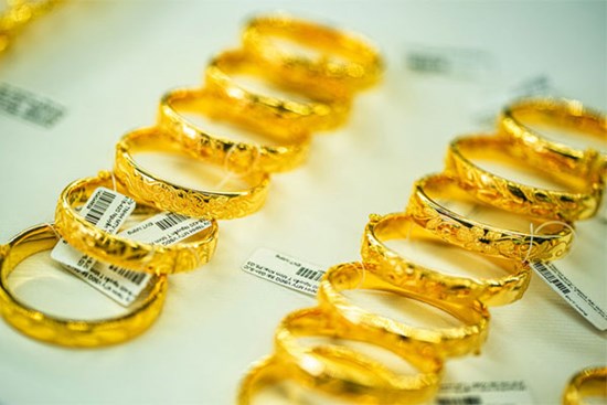 Giá vàng hôm nay 6/3/2024 tăng phi mã lên đỉnh mới, SJC vượt 81 triệu đồng