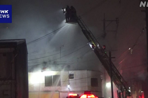 Đuổi vợ con xuống xe ngay trên cao tốc, người đàn ông cứu họ thoát chết-2