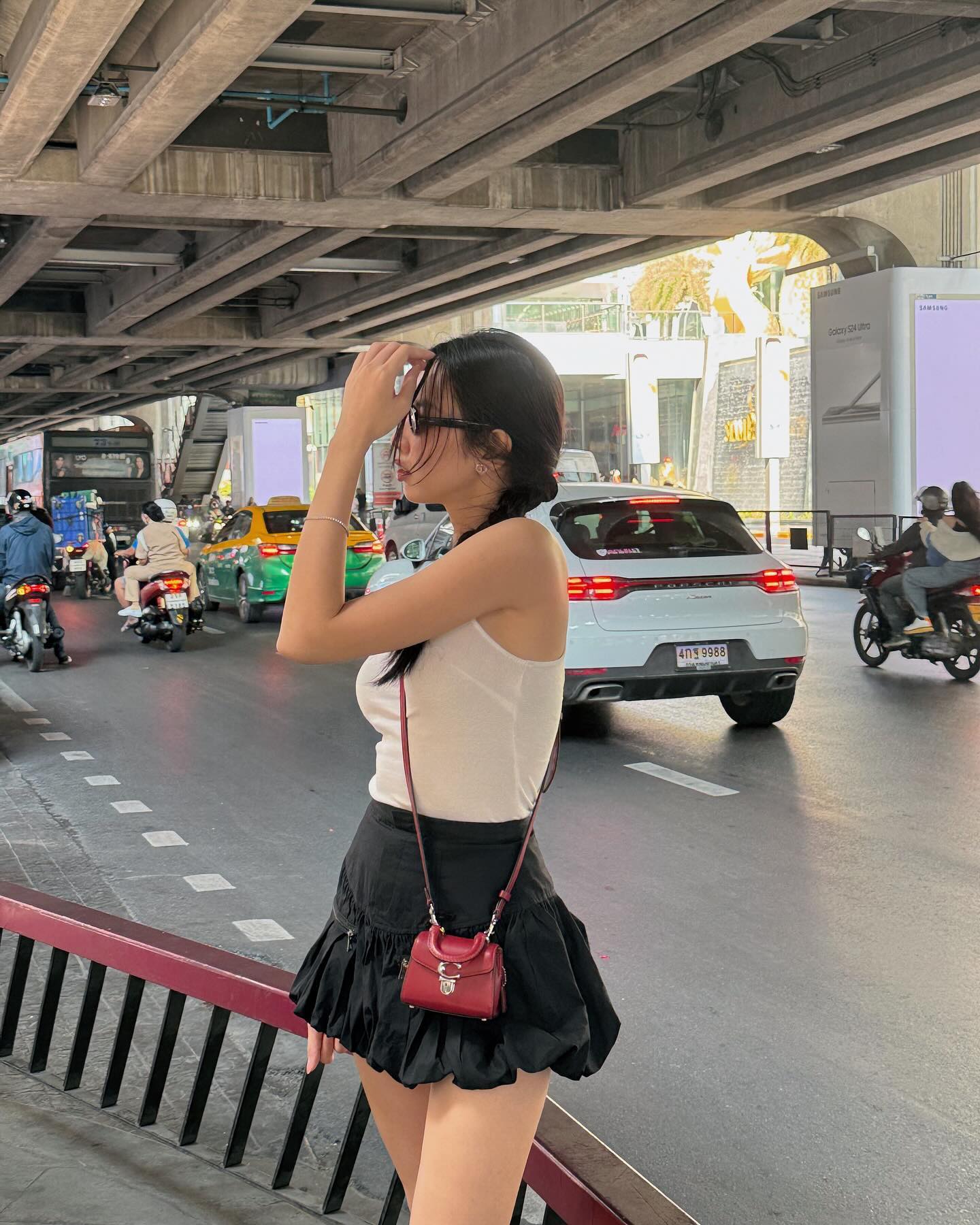 Mỹ nhân Việt gợi ý 4 kiểu chân váy ngắn đáng sắm nhất vì cứ mặc là trẻ ra vài tuổi-3