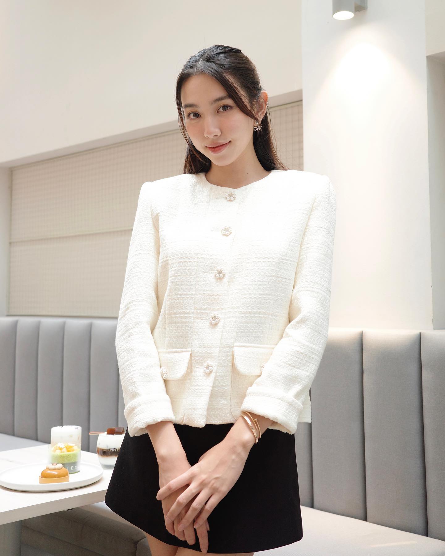 Mỹ nhân Việt gợi ý 4 kiểu chân váy ngắn đáng sắm nhất vì cứ mặc là trẻ ra vài tuổi-7