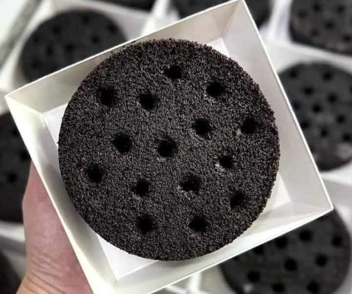 Loại bánh nhìn như viên than tổ ong lên cơn sốt”, cửa hàng bán hàng nghìn chiếc/ngày-1