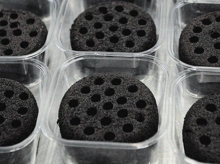 Loại bánh nhìn như viên than tổ ong lên cơn sốt”, cửa hàng bán hàng nghìn chiếc/ngày-2