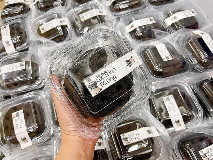 Loại bánh nhìn như viên than tổ ong lên cơn sốt”, cửa hàng bán hàng nghìn chiếc/ngày-4