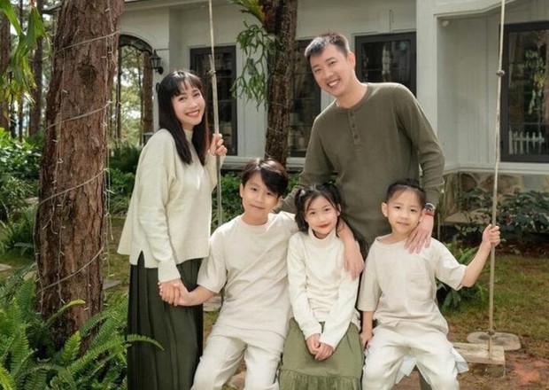 Ốc Thanh Vân từ Australia bay về Việt Nam nhận danh hiệu NSƯT-3