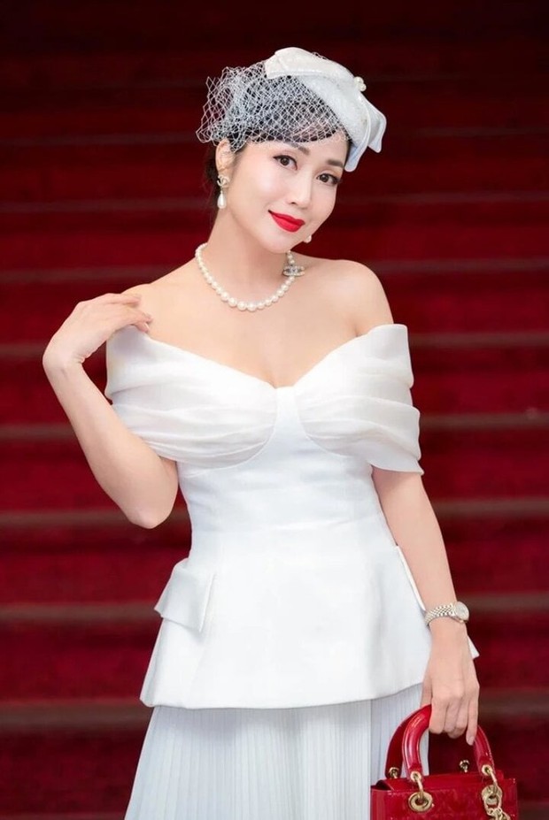 Ốc Thanh Vân từ Australia bay về Việt Nam nhận danh hiệu NSƯT-2