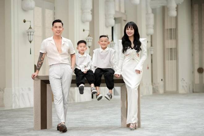 Lê Hoàng (The Men) dạy con chữ L viết hoa là con rắn, gây tranh cãi vì lời nhận xét về giáo dục Việt Nam-8