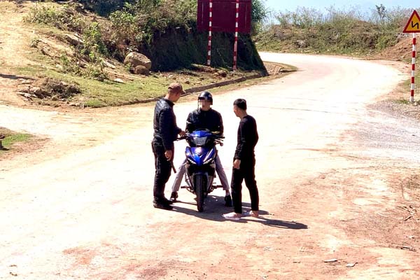 Nợ nần, gái làng chơi U70 đứng đường mỗi đêm, khoe mối ruột toàn người trẻ-8