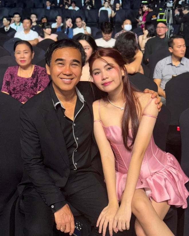 Con gái dậy thì xinh như hoa hậu, nhiều bạn trai đứng canh trước cửa nhà, Quyền Linh phải đuổi khéo-5