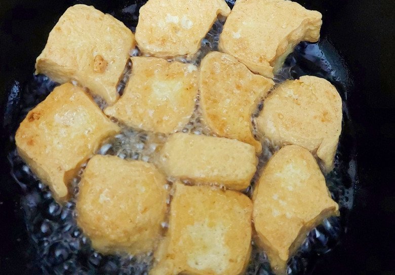 Cách làm cá chép om dưa thơm lừng, ngon miệng, không có mùi tanh-2