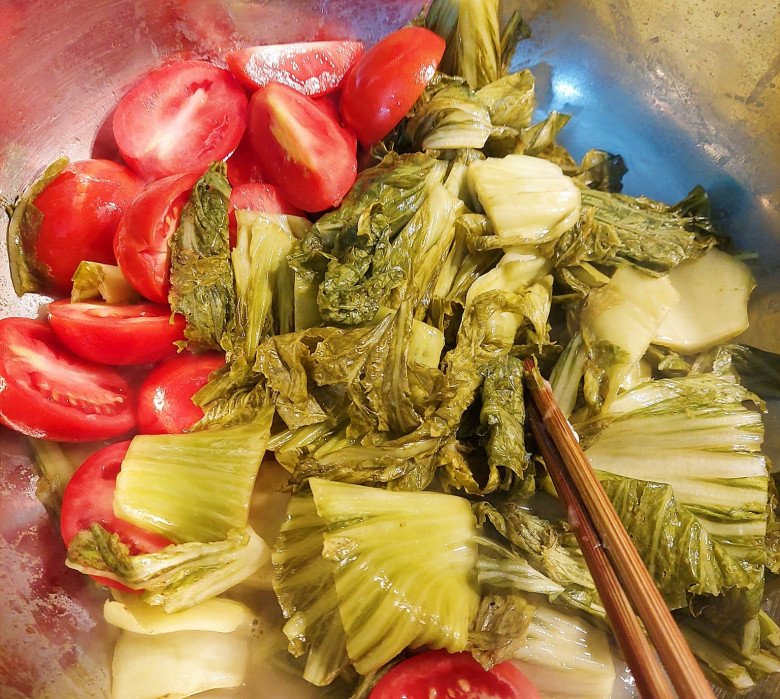 Cách làm cá chép om dưa thơm lừng, ngon miệng, không có mùi tanh-4