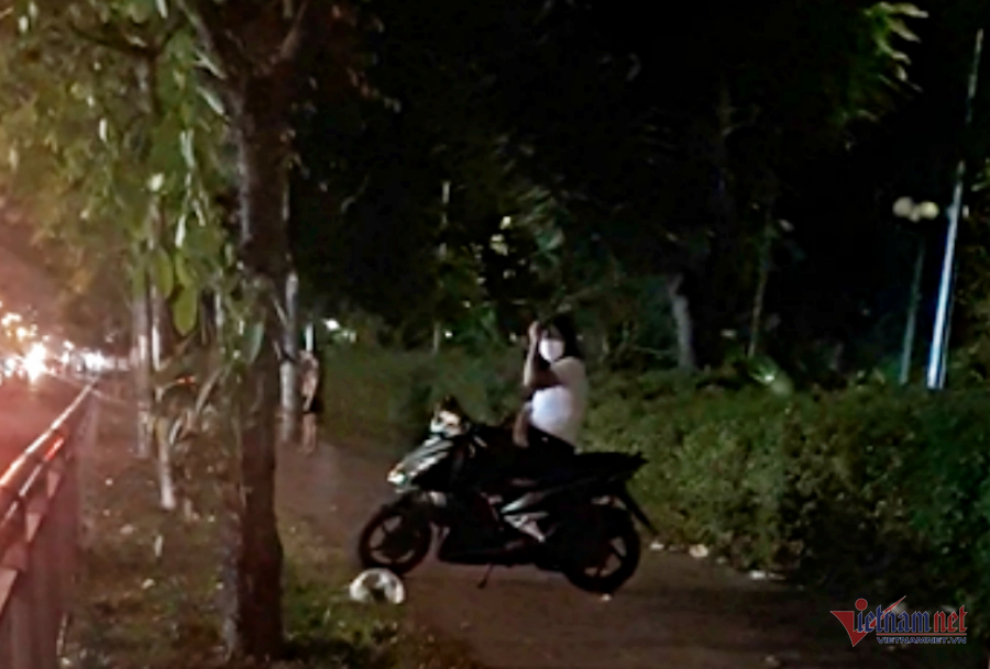 Nợ nần, gái làng chơi U70 đứng đường mỗi đêm, khoe mối ruột toàn người trẻ-6