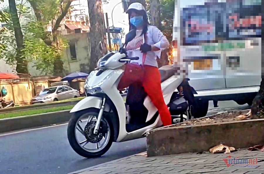 Nợ nần, gái làng chơi U70 đứng đường mỗi đêm, khoe mối ruột toàn người trẻ-7