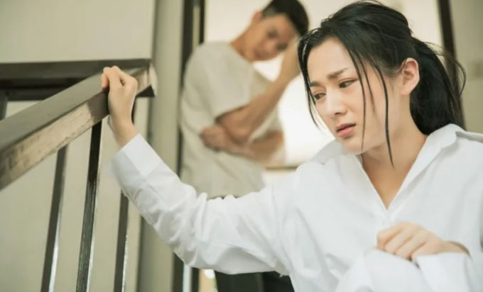 Bị mẹ bạn trai ra điều kiện quá đáng, tôi tuyên bố chia tay rồi bỏ về, không ngờ anh lại níu kéo bằng 1 số tiền lớn-1