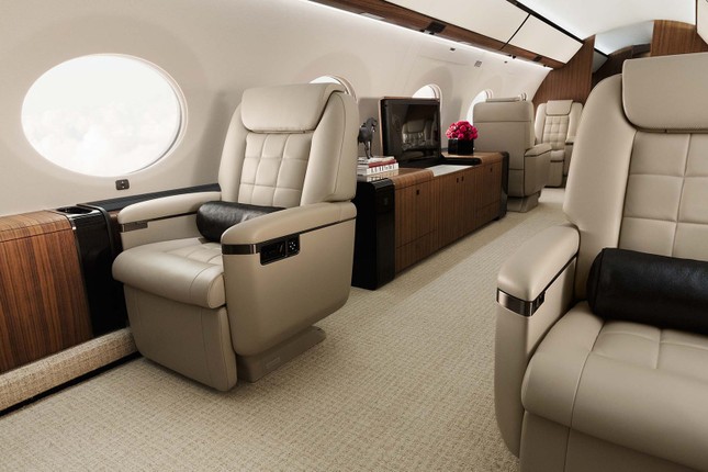 Có gì trong chuyên cơ Gulfstream G650ER đưa tỉ phú Bill Gates đến Việt Nam?-6