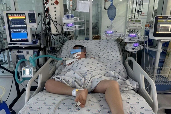 Bé trai nguy kịch sau 4 ngày sốt cao-1