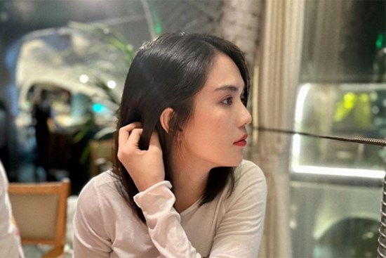 Ngọc Trinh tụ họp hội bạn showbiz, bị soi im hơi lặng tiếng với 1 nhân vật sau khi về nhà hưởng án treo